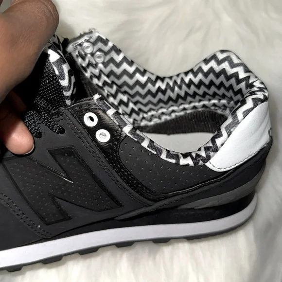 NEW BALANCE ~  574 - Picture 5 of 8